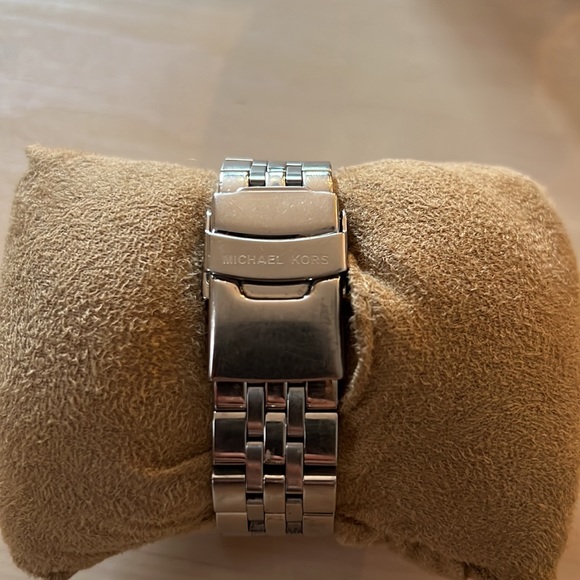 Michael Kors Watch - Picture 4 of 7